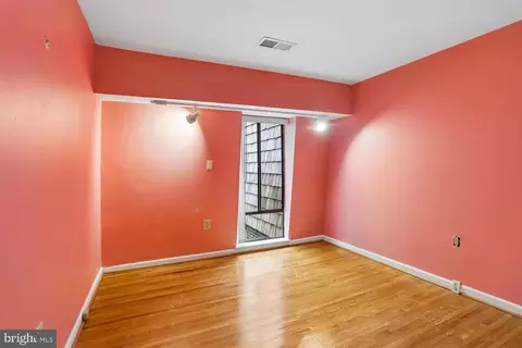 Bedroom - 10721 Deborah Dr, Potomac, MD 20854 photo 5 of 6