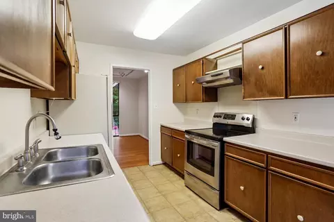 Kitchen - 10721 Deborah Dr, Potomac, MD 20854 photo 3 of 4