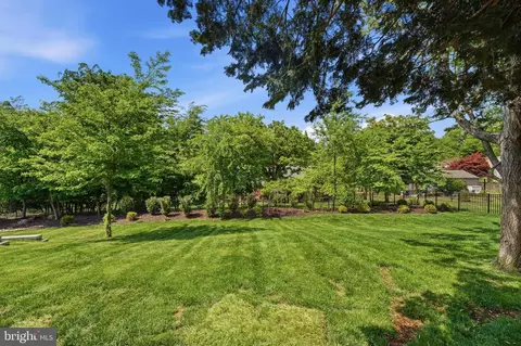 Exterior - 15108 Centergate Dr, Silver Spring, MD 20905 photo 11 of 15