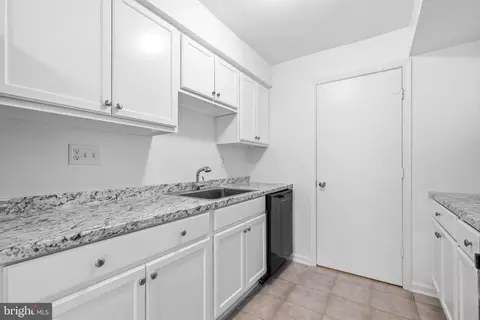 Entry Way - 5 Normandy Square Ct #1-B, Silver Spring, MD 20906 photo 1 of 2