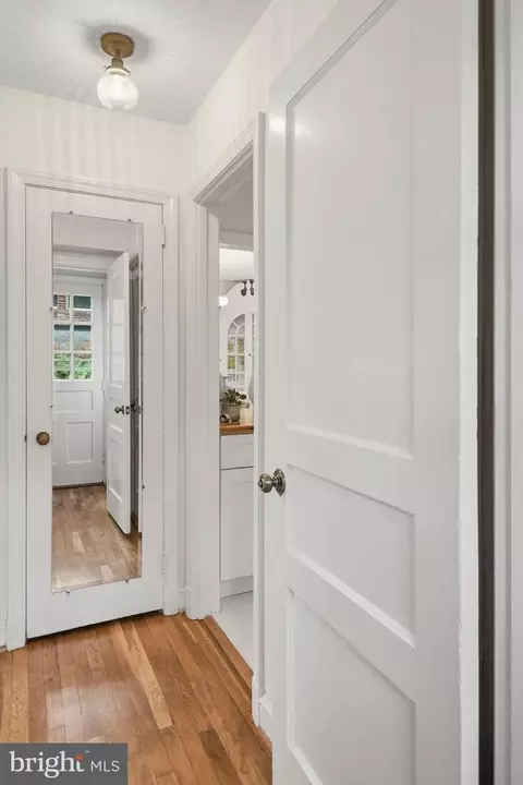 Entry Way - 9110 Sudbury Rd, Silver Spring, MD 20901 photo 2 of 4