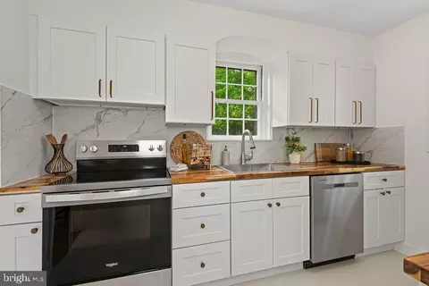 Kitchen - 9110 Sudbury Rd, Silver Spring, MD 20901 photo 3 of 5
