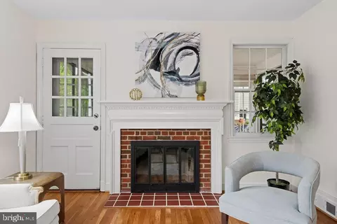 Entry Way - 9110 Sudbury Rd, Silver Spring, MD 20901 photo 1 of 4