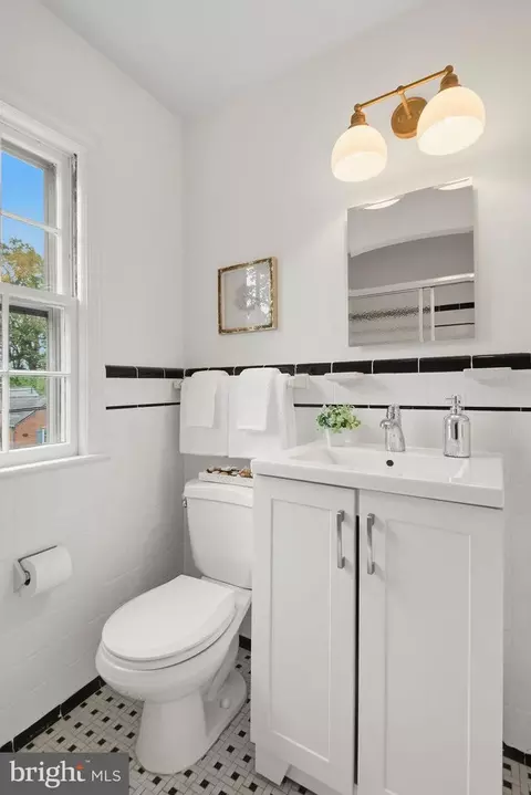 Bath - 9110 Sudbury Rd, Silver Spring, MD 20901 photo 4 of 6