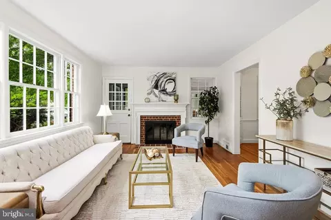 Living - 9110 Sudbury Rd, Silver Spring, MD 20901 photo 3 of 6