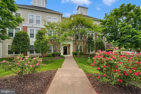 110 Watkins Pond Blvd #1-103, Rockville, MD 20850