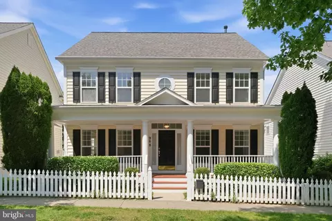 968 Featherstone St, Gaithersburg, MD 20878