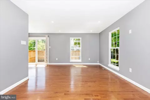 Living - 2604 Ashmont Ter, Silver Spring, MD 20906 photo 2 of 5