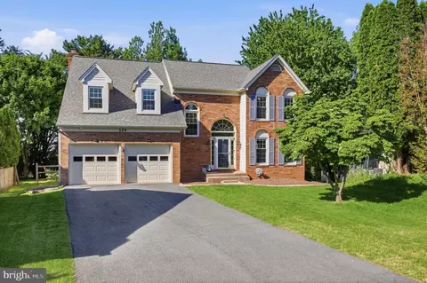124 Englefield Dr, Gaithersburg, MD 20878