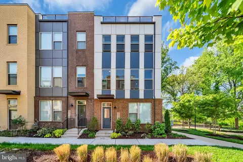 5002 Oakmoore Dr, Rockville, MD 20852