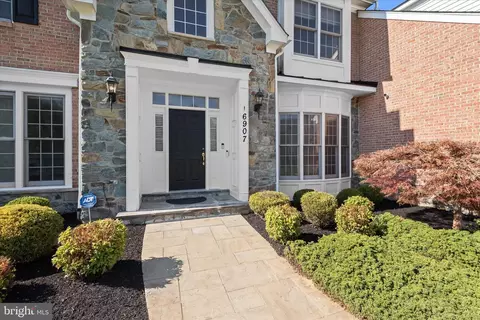 16907 Harbour Town Dr, Ashton, MD 20861 photo 2