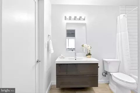 Bath - 700 Roeder Rd #105, Silver Spring, MD 20910 photo 2 of 2