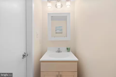 Bath - 7981 Eastern Ave #219, Silver Spring, MD 20910 photo 1 of 2