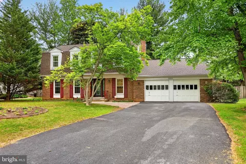 2200 Touchstone Ct, Silver Spring, MD 20904