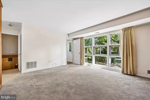 Living - 1421 Morningside Dr, Silver Spring, MD 20904 photo 3 of 7