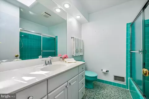 Bath - 1421 Morningside Dr, Silver Spring, MD 20904 photo 2 of 2