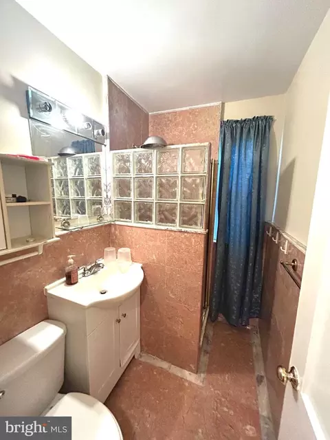 Bath - 906 Dryden Ct, Silver Spring, MD 20901 photo 1 of 1