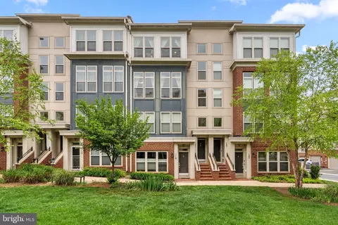 121 Copley Cir #34-B, Gaithersburg, MD 20878
