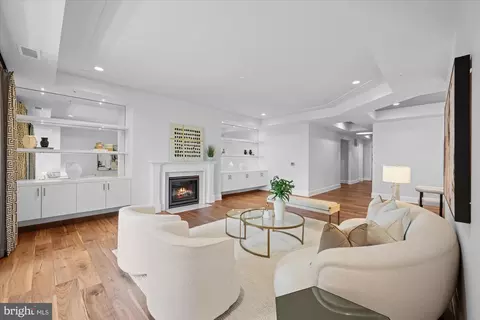 8121 River Rd #423, Bethesda, MD 20817