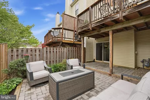 105 Amberfield Ln, Gaithersburg, MD 20878