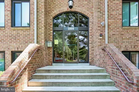 5809 Edson Ln #T-4, Rockville, MD 20852