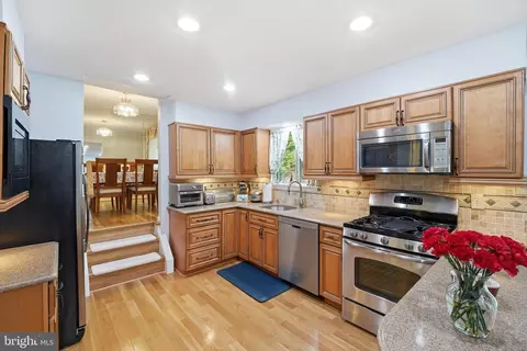 Entry Way - 2304 Hidden Valley Ln, Silver Spring, MD 20904 photo 1 of 2