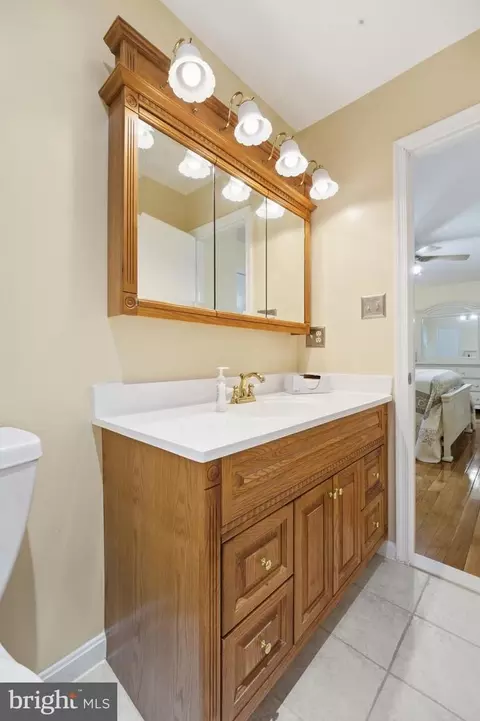 Bath - 2304 Hidden Valley Ln, Silver Spring, MD 20904 photo 3 of 4