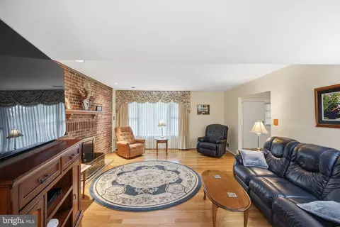 Living - 2304 Hidden Valley Ln, Silver Spring, MD 20904 photo 2 of 3