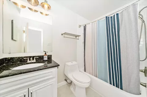 Bath - 15204 Aylesbury St, Silver Spring, MD 20905 photo 2 of 3