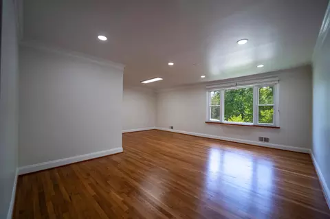 Living - 15204 Aylesbury St, Silver Spring, MD 20905 photo 2 of 4