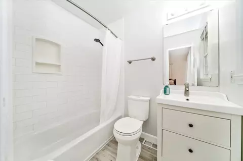 Bath - 15204 Aylesbury St, Silver Spring, MD 20905 photo 1 of 3