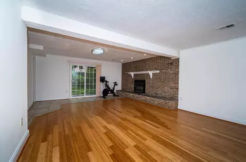 Living - 15204 Aylesbury St, Silver Spring, MD 20905 photo 4 of 4