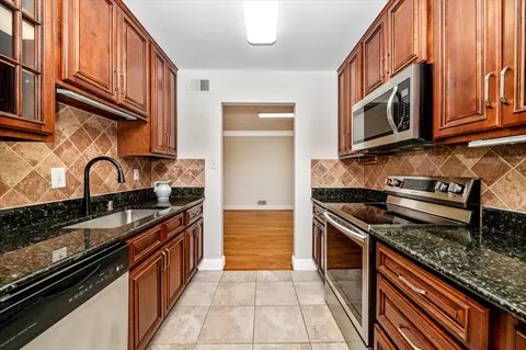 Kitchen - 15204 Aylesbury St, Silver Spring, MD 20905 photo 3 of 4