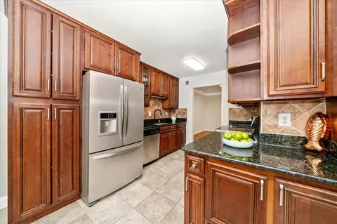Kitchen - 15204 Aylesbury St, Silver Spring, MD 20905 photo 2 of 4