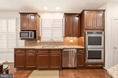 Kitchen - 1104 Sweetbay Pl, Silver Spring, MD 20906 photo 5 of 6