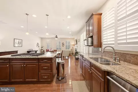 Kitchen - 1104 Sweetbay Pl, Silver Spring, MD 20906 photo 6 of 6