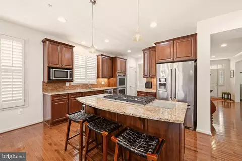 Kitchen - 1104 Sweetbay Pl, Silver Spring, MD 20906 photo 4 of 6