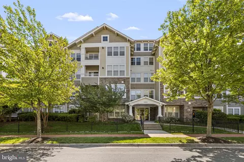 12824 Clarksburg Square Rd #204, Clarksburg, MD 20871
