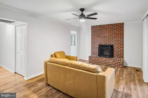 Living - 11339 Baroque Rd, Silver Spring, MD 20901 photo 2 of 6