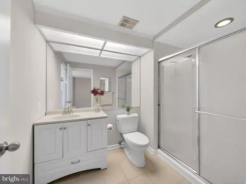 Bath - 14913 Habersham Cir, Silver Spring, MD 20906 photo 2 of 3