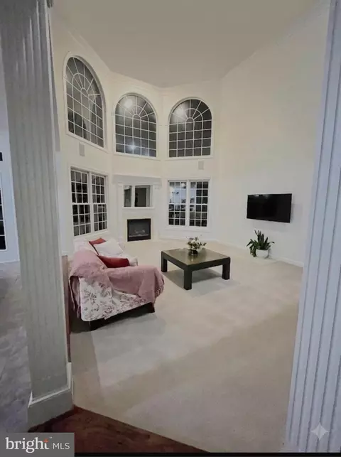 Living - 401 Calloway Ct, Ashton, MD 20861 photo 3 of 4