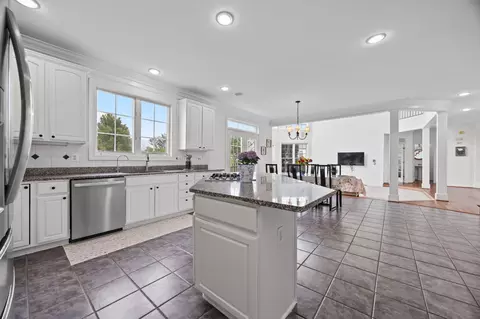 Kitchen - 401 Calloway Ct, Ashton, MD 20861 photo 2 of 9