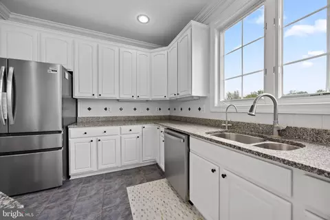 Kitchen - 401 Calloway Ct, Ashton, MD 20861 photo 6 of 9