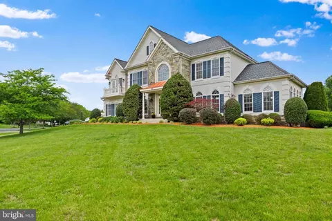 Exterior - 401 Calloway Ct, Ashton, MD 20861 photo 5 of 8