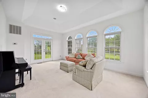 Living - 401 Calloway Ct, Ashton, MD 20861 photo 2 of 4