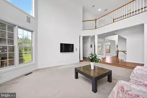 Living - 401 Calloway Ct, Ashton, MD 20861 photo 4 of 4