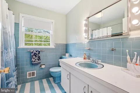 Bath - 12131 David Dr, Silver Spring, MD 20904 photo 3 of 6