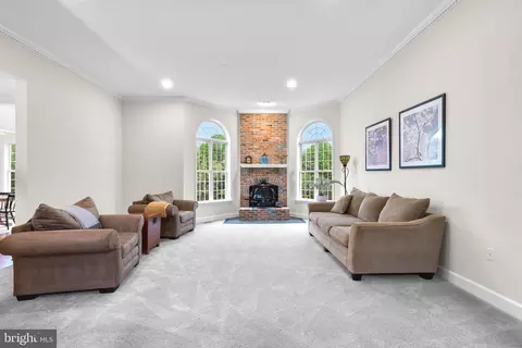 Living - 15425 Conrad Spring Rd, Boyds, MD 20841 photo 2 of 2