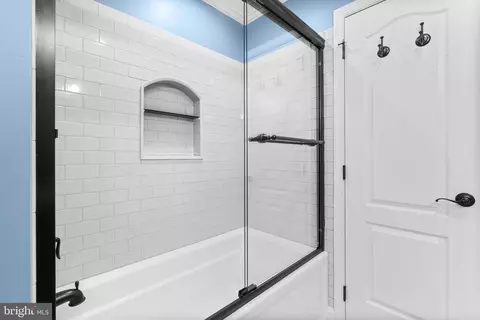 Bath - 15425 Conrad Spring Rd, Boyds, MD 20841 photo 3 of 6