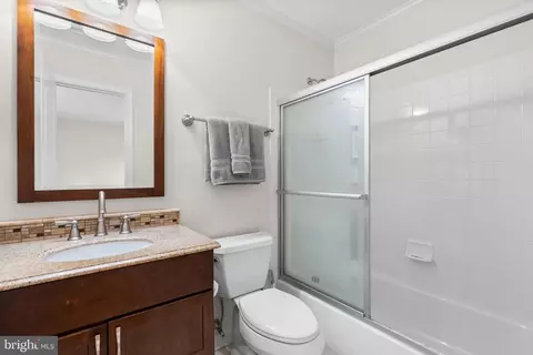 Bath - 15425 Conrad Spring Rd, Boyds, MD 20841 photo 5 of 6